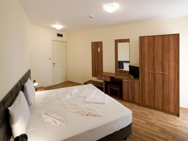 Hotel Golden Ina - All Inclusive - Beachfront image 10