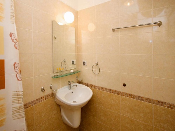 Hotel Golden Ina - All Inclusive - Beachfront image 13